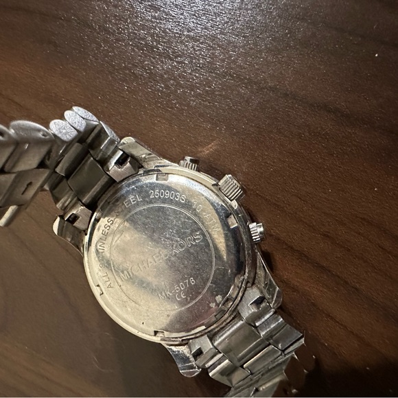 Michael Kors silver watch - Picture 2 of 2
